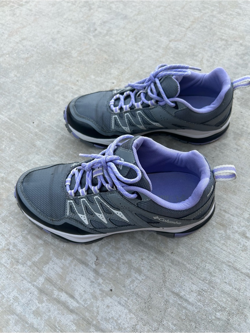 Columbia Gray and Lavender Lace-Up Athletic Walking Shoes.Size 7